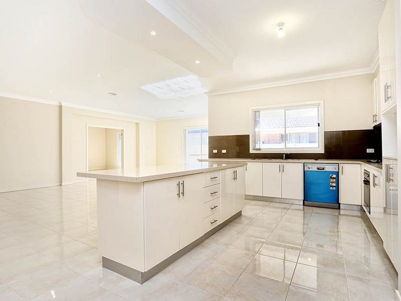 68 Jindabyne Avenue, Taylors Hill VIC 3037