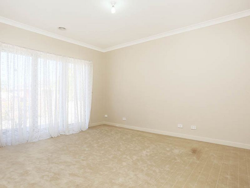 68 Jindabyne Avenue, Taylors Hill VIC 3037