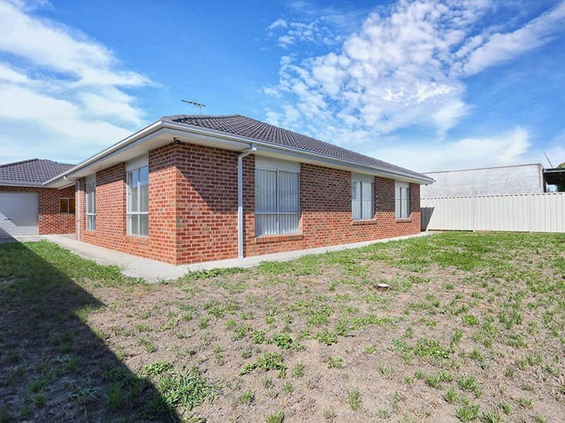 68 Jindabyne Avenue, Taylors Hill VIC 3037