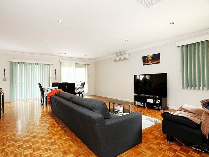 2/1 Salisbury Court, Sydenham VIC 3037