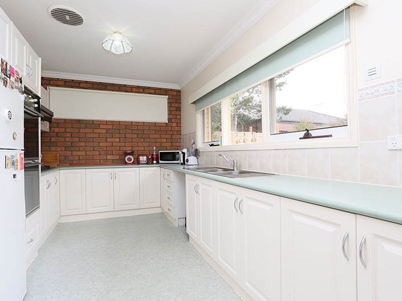 2/1 Salisbury Court, Sydenham VIC 3037