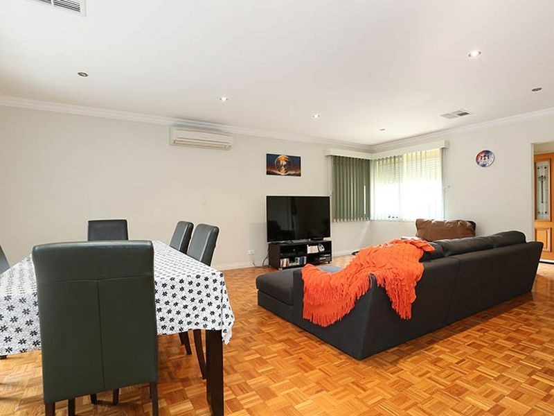 2/1 Salisbury Court, Sydenham VIC 3037