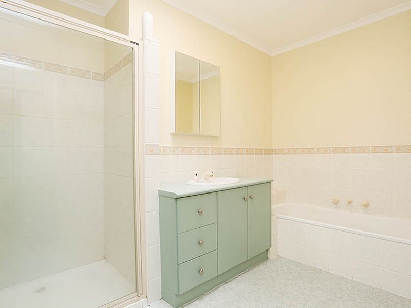 2/1 Salisbury Court, Sydenham VIC 3037