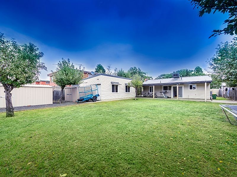 8 Navigator Street, Maribyrnong VIC 3032