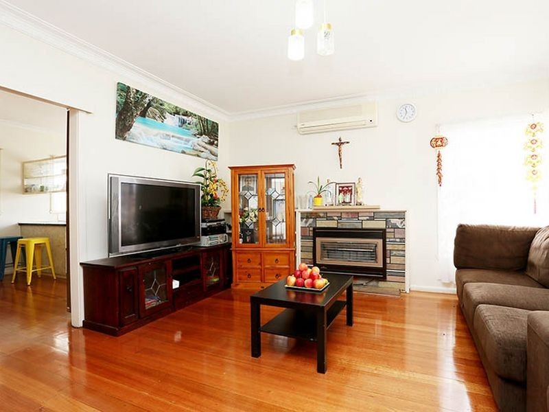 18 Winifred Street, St Albans VIC 3021