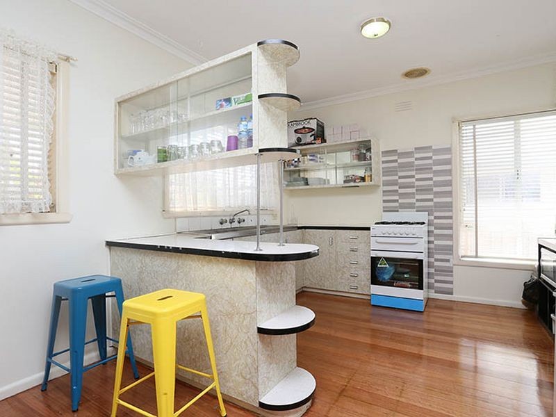 18 Winifred Street, St Albans VIC 3021