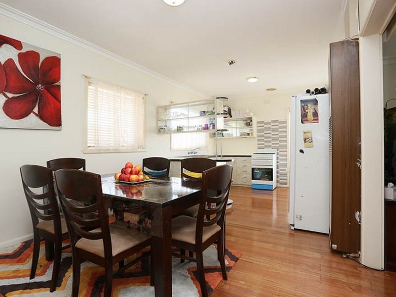 18 Winifred Street, St Albans VIC 3021