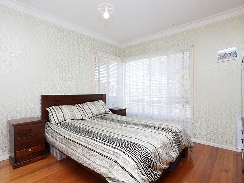 18 Winifred Street, St Albans VIC 3021