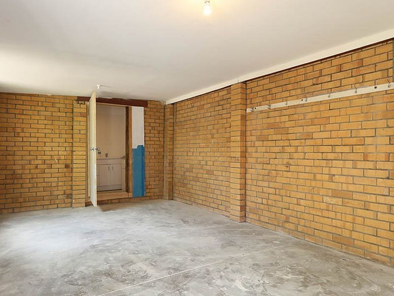18 Winifred Street, St Albans VIC 3021