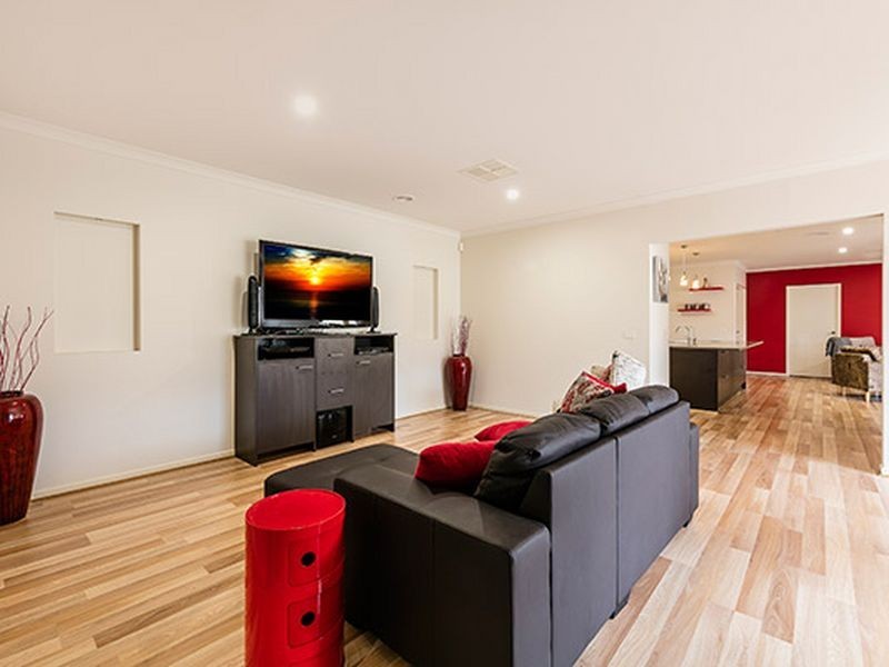 20 Featherhead Way, Melton West VIC 3337