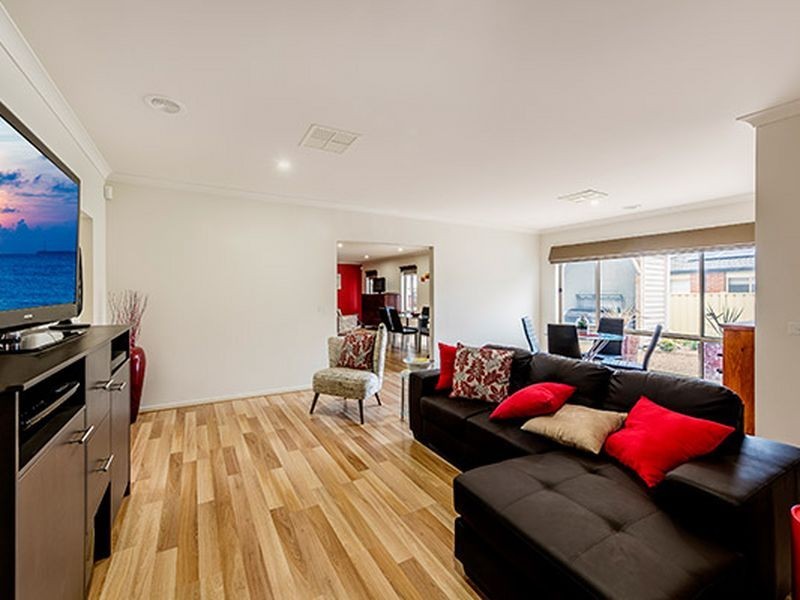 20 Featherhead Way, Melton West VIC 3337