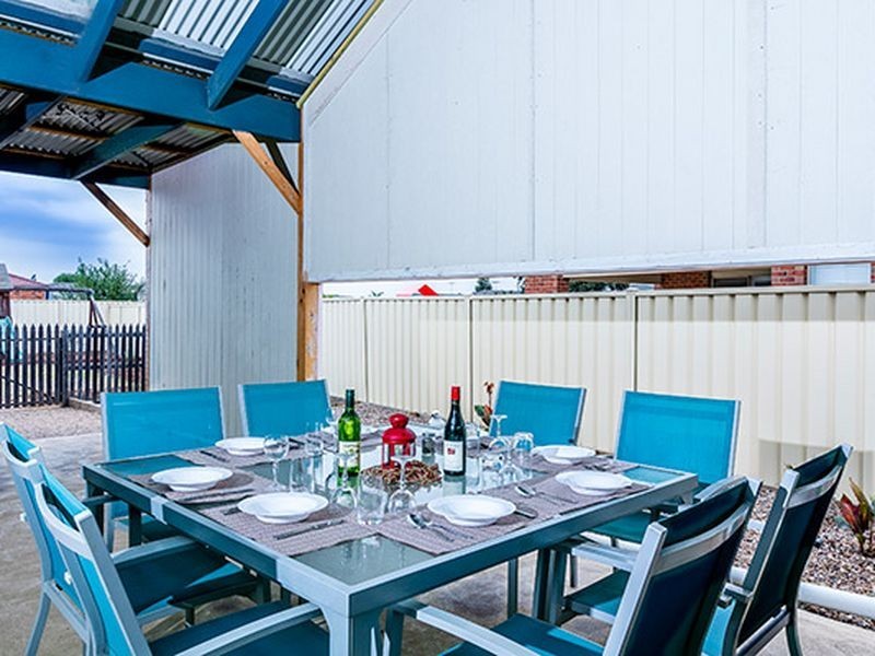 20 Featherhead Way, Melton West VIC 3337