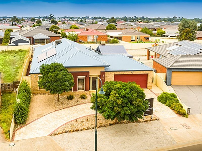 20 Featherhead Way, Melton West VIC 3337
