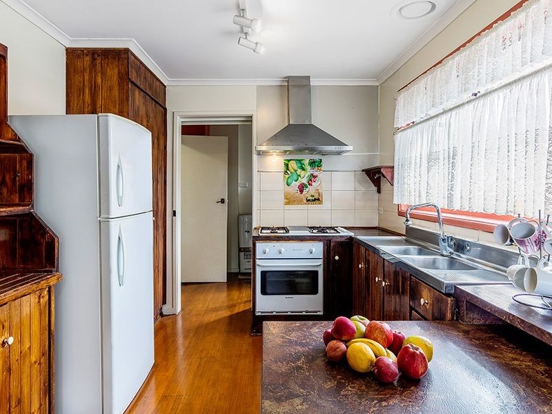 24 Phyllis Parade, Deer Park VIC 3023