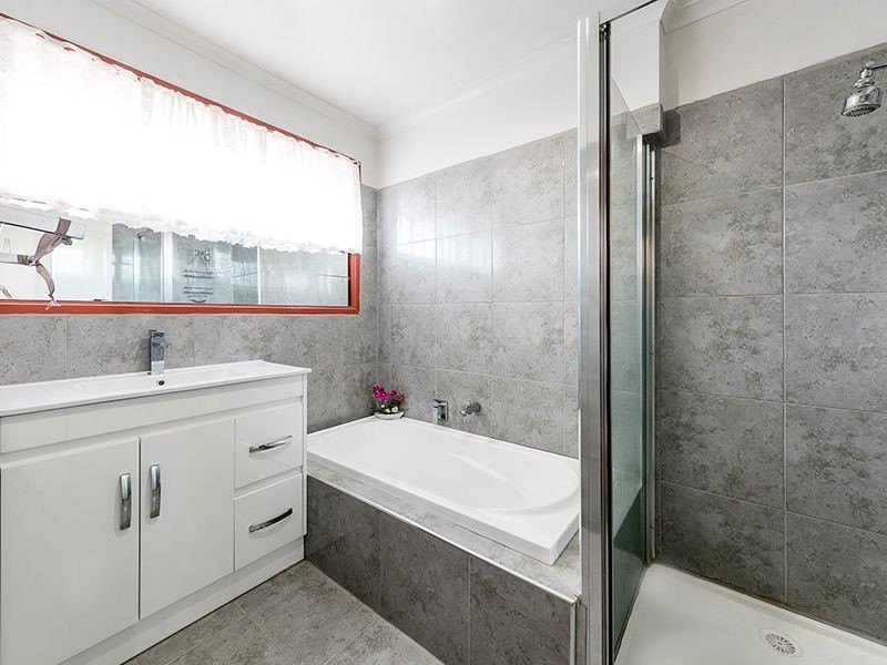 24 Phyllis Parade, Deer Park VIC 3023