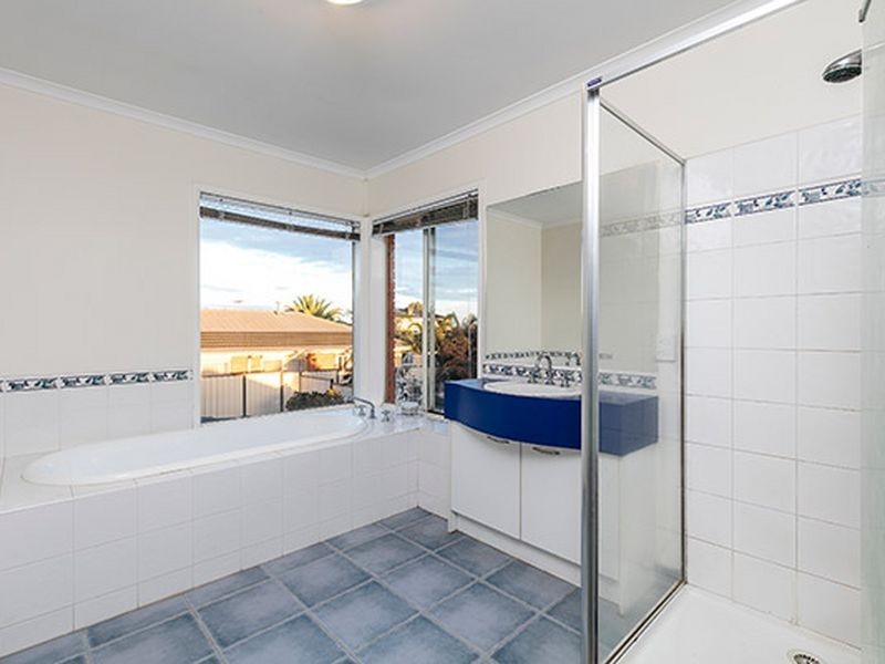 34 Pilgrim Drive, Hillside VIC 3037