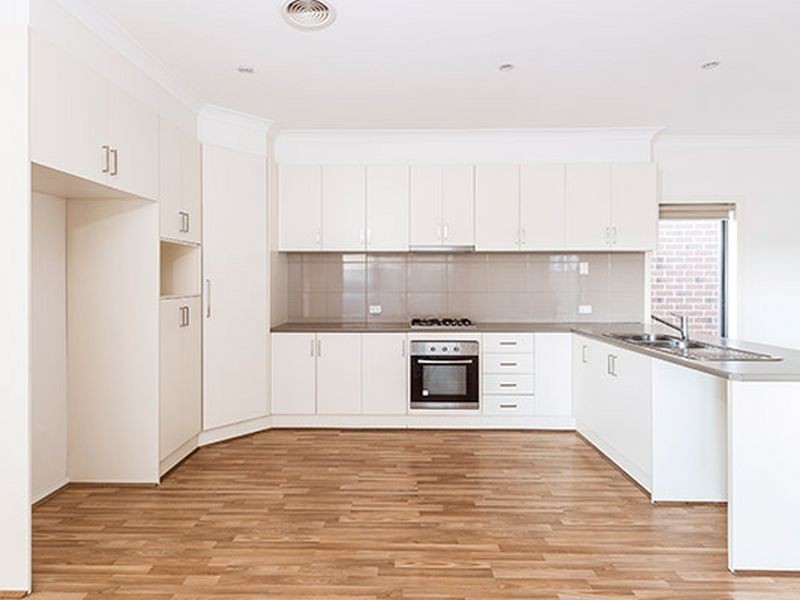 51 Marine Parade, Caroline Springs VIC 3023