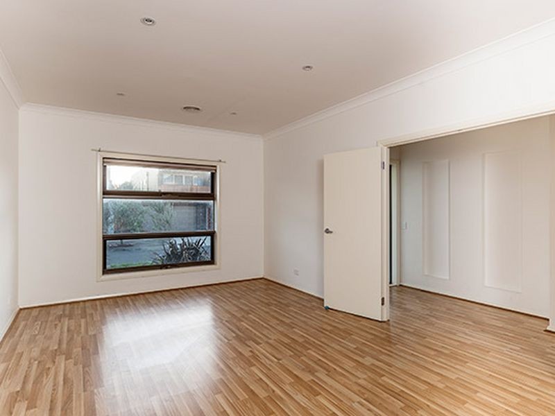 51 Marine Parade, Caroline Springs VIC 3023
