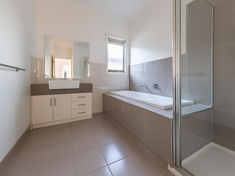 51 Marine Parade, Caroline Springs VIC 3023