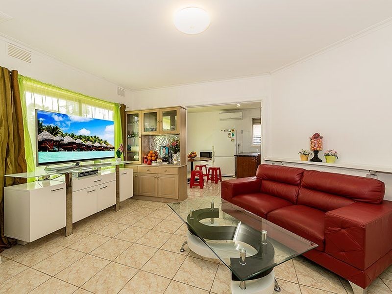 44 Andrew Road, St Albans VIC 3021