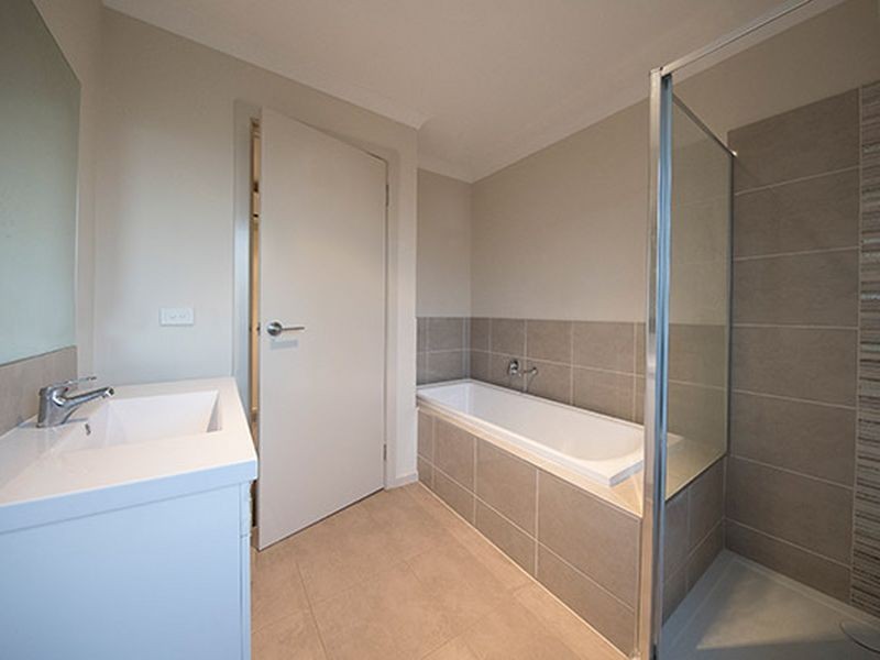 1/24 Romsey Avenue, Sunshine North VIC 3020