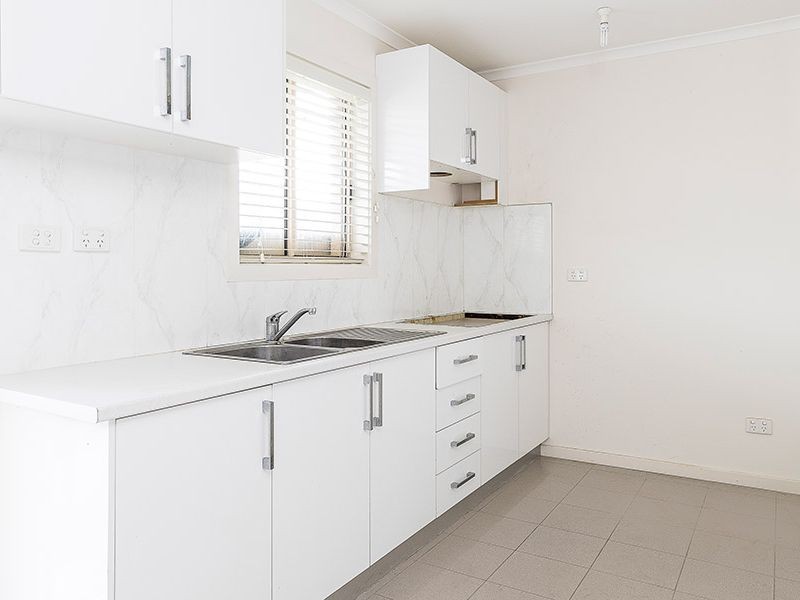 33 Bernbanks Avenue, St Albans VIC 3021