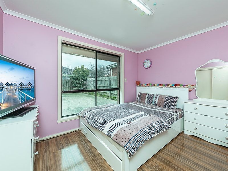 24 Tannaroo Crescent, Delahey VIC 3037