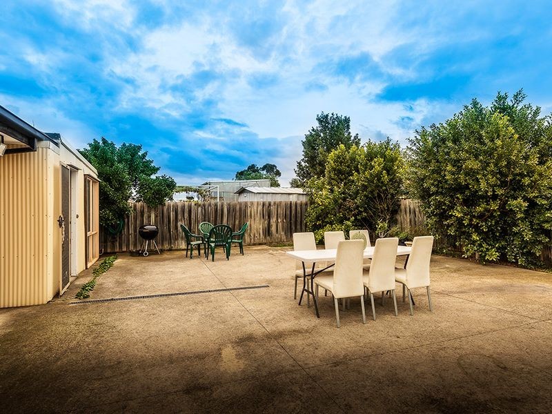 24 Tannaroo Crescent, Delahey VIC 3037