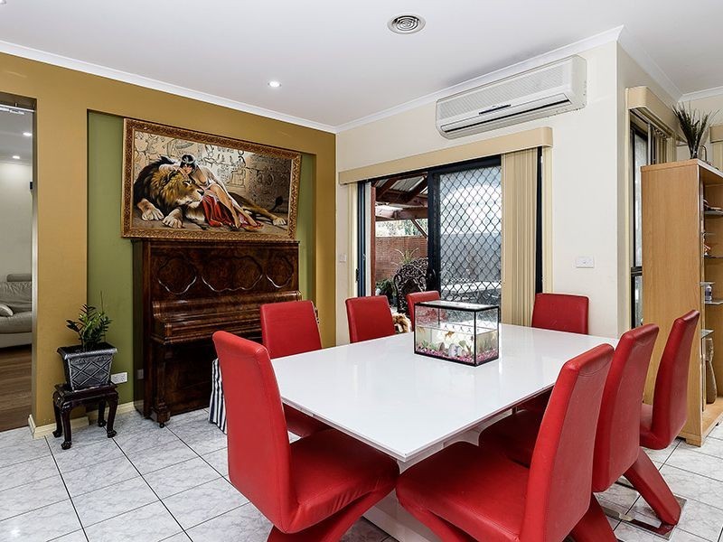 8 Westbrook Place, Deer Park VIC 3023