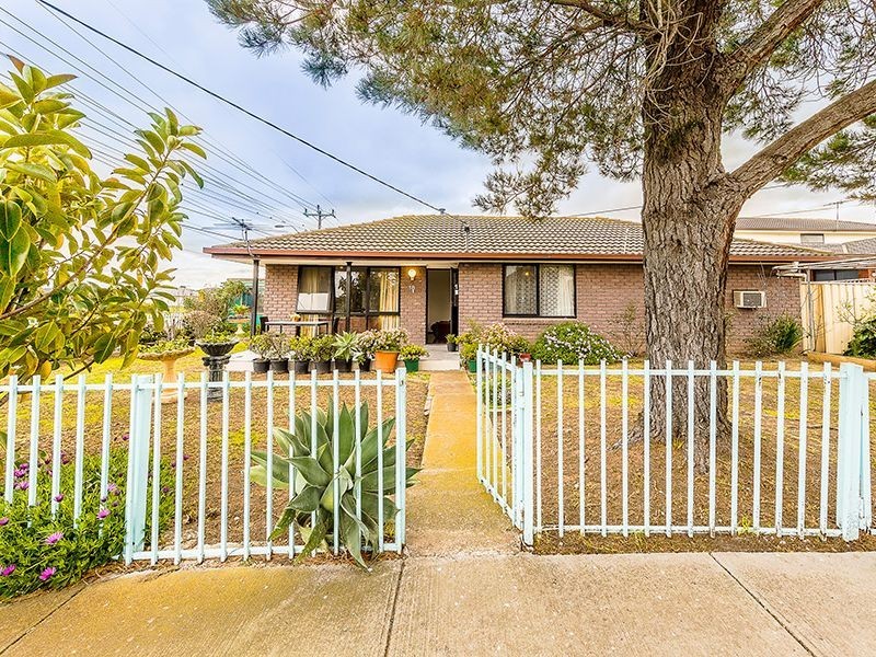 18 Gladstone Street, St Albans VIC 3021