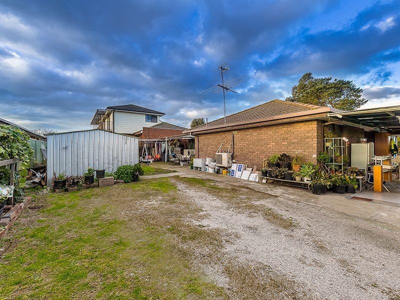 18 Gladstone Street, St Albans VIC 3021
