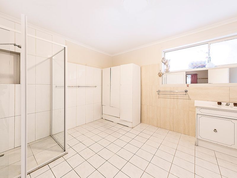 18 Gladstone Street, St Albans VIC 3021