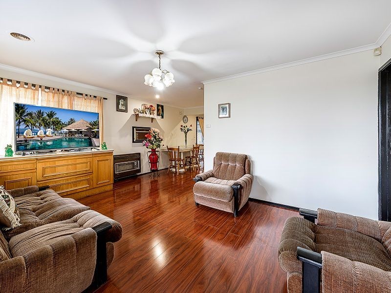 18 Gladstone Street, St Albans VIC 3021