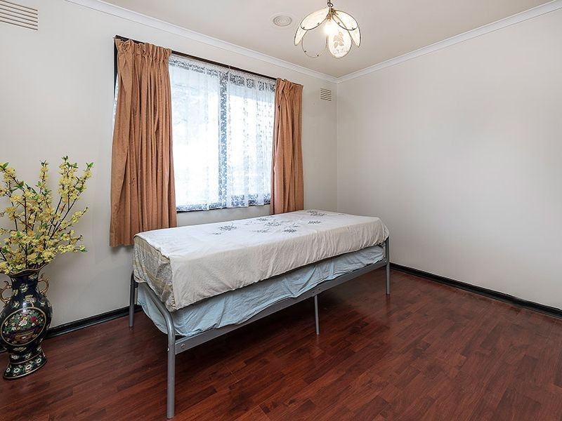 18 Gladstone Street, St Albans VIC 3021