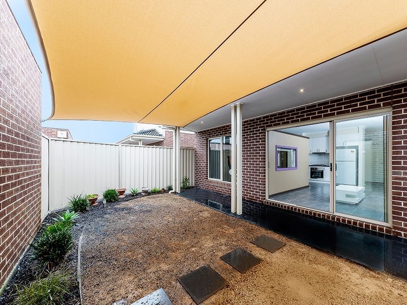 1/12 Henry Street, St Albans VIC 3021