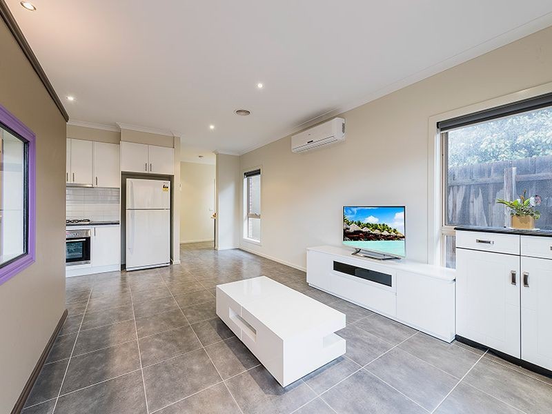 1/12 Henry Street, St Albans VIC 3021