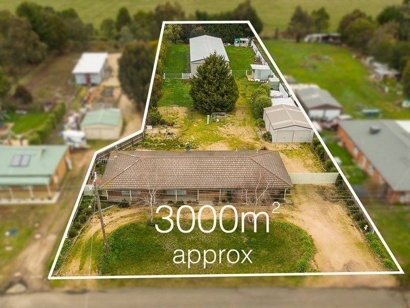 16 Coleraine Drive, Romsey VIC 3434