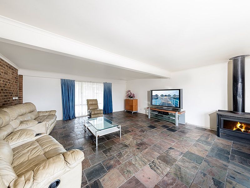 16 Coleraine Drive, Romsey VIC 3434