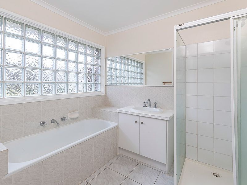 16 Coleraine Drive, Romsey VIC 3434