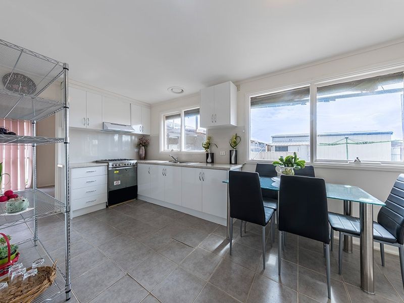 43 Braeswood Road, Kings Park VIC 3021