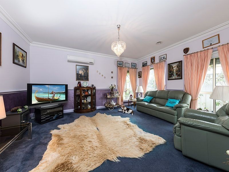 2 Heaton Court, Caroline Springs VIC 3023
