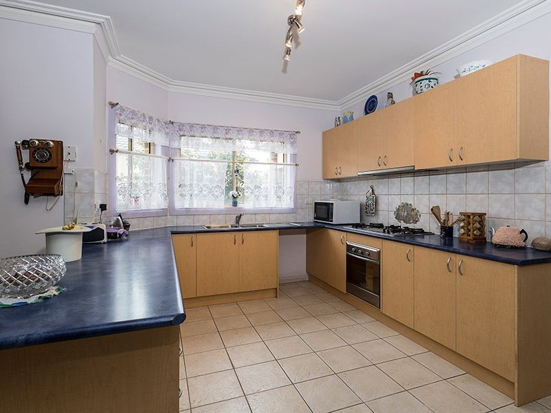 2 Heaton Court, Caroline Springs VIC 3023