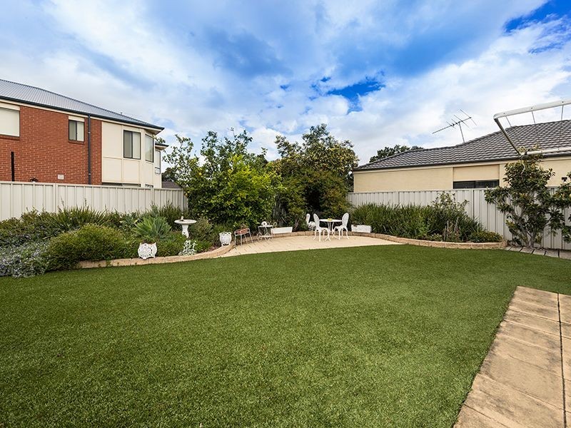 2 Heaton Court, Caroline Springs VIC 3023
