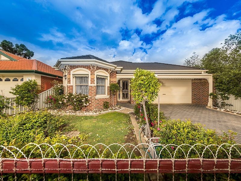 2 Heaton Court, Caroline Springs VIC 3023