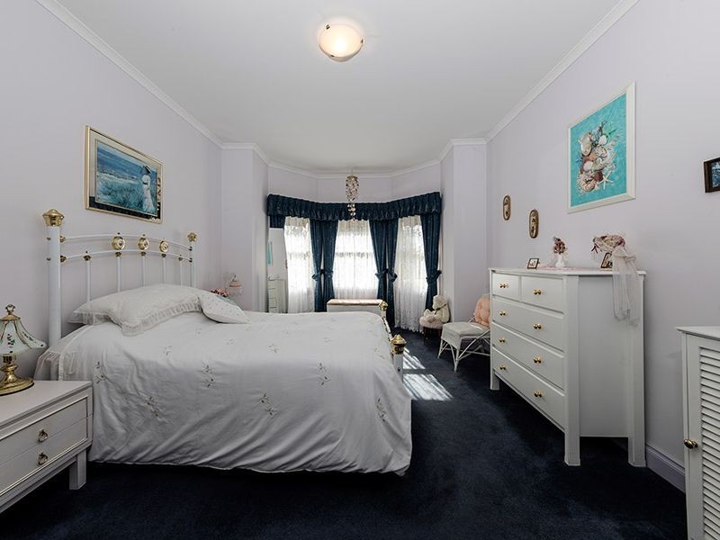 2 Heaton Court, Caroline Springs VIC 3023