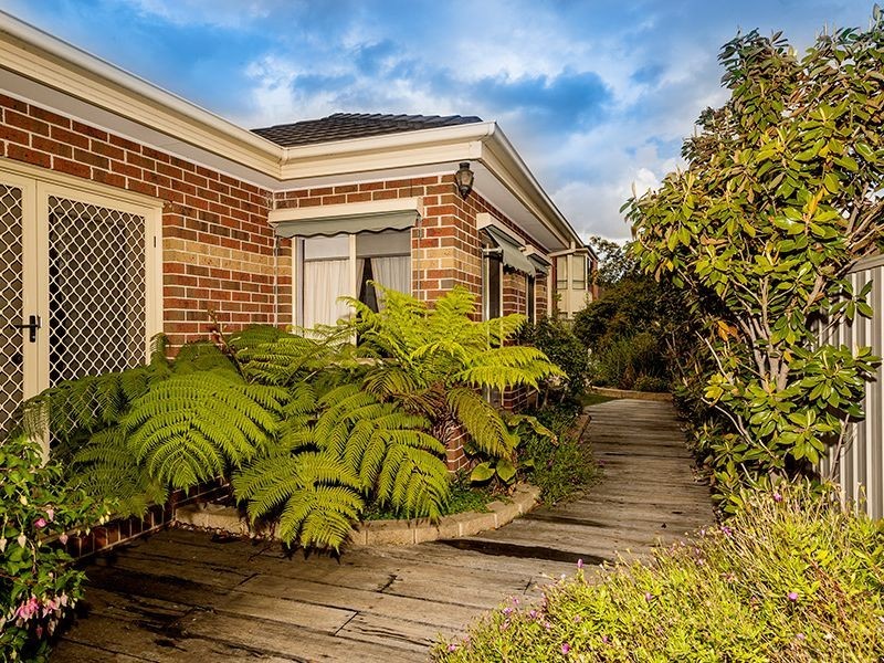 2 Heaton Court, Caroline Springs VIC 3023