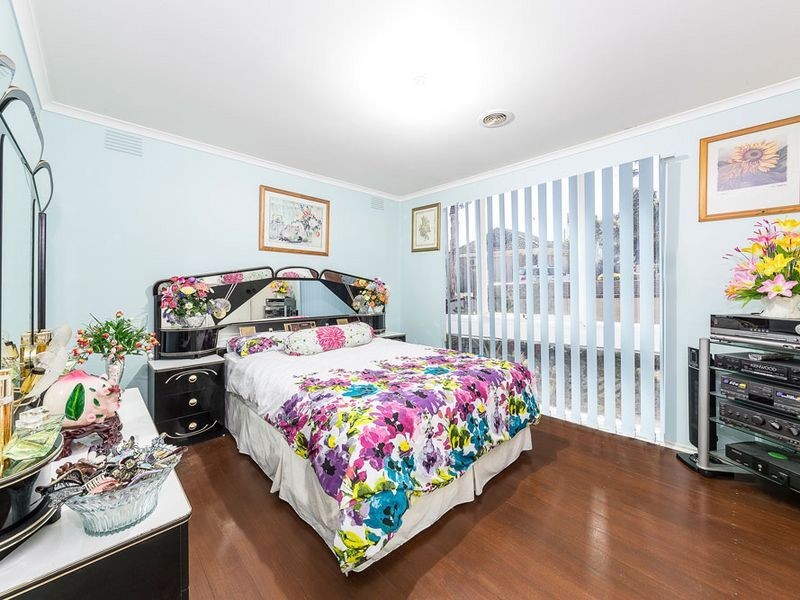 37 Grevillea Road, Kings Park VIC 3021