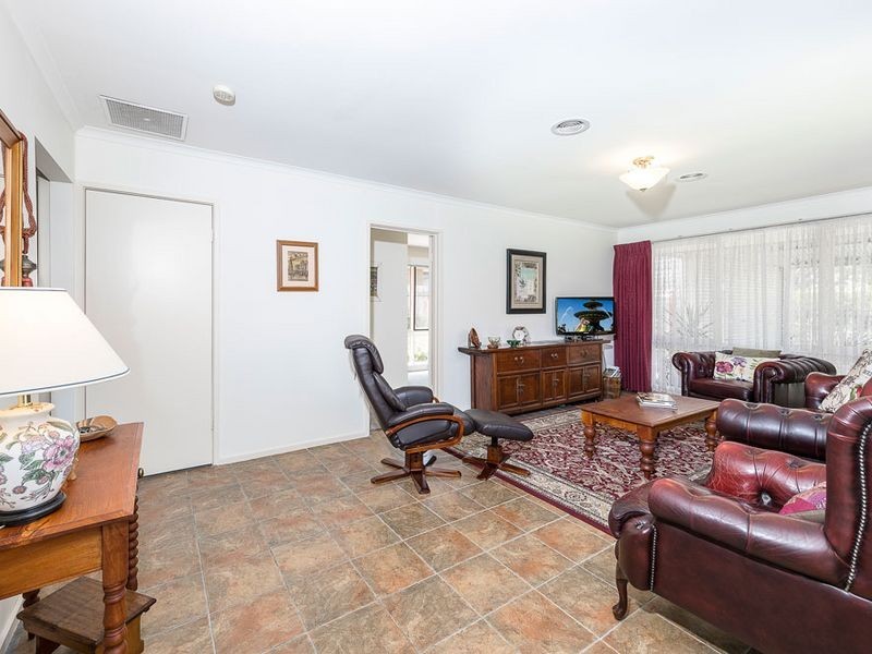 11 Sutherland Street, Albanvale VIC 3021