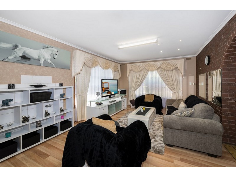 15 Abercairn Court, Deer Park VIC 3023