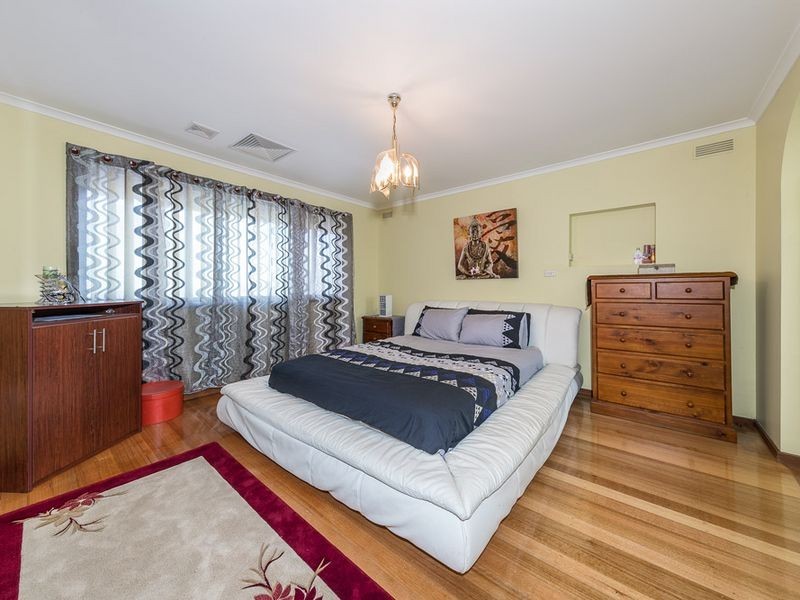 15 Abercairn Court, Deer Park VIC 3023